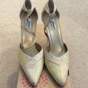 Dressy Gold Heels 🎉Price Drop!🎉